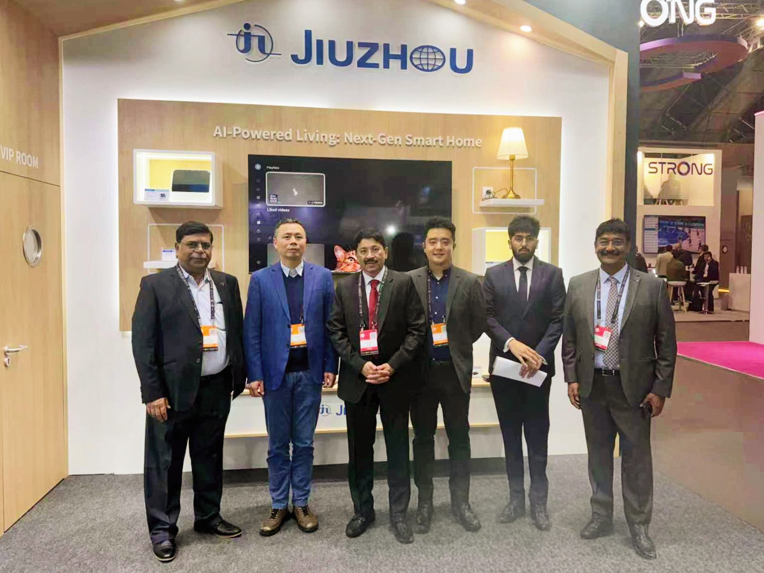 1758096637513372.jpg 最后一張 大合影.jpg